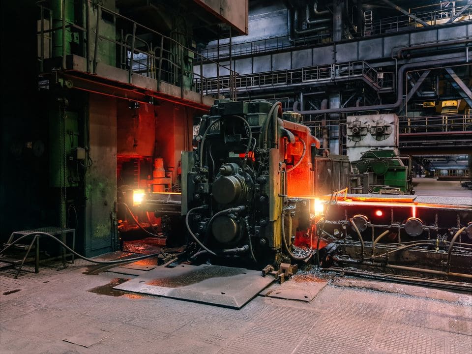 Dầu thủy lực chống cháy và những điều bạn cần biết 1 DẦU THỦY LỰC CHỐNG CHÁY HIỆU QUẢ