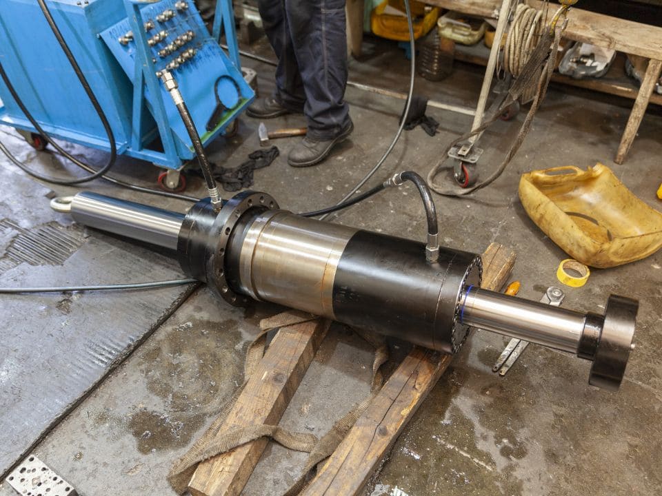 DẦU THỦY LỰC TỔNG HỢP GIẢI PHÁP BÔI TRƠN HIỆU QUẢ CHO HỆ THỐNG THỦY LỰC 1 DAU THUY LUC TONG HOP LA GI