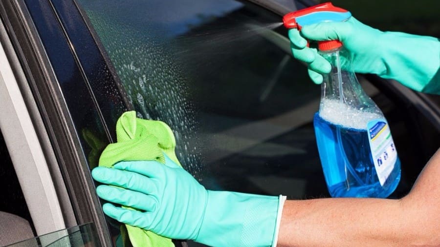 Hướng Dẫn Cách Pha Nước Rửa Kính Xe Ô Tô Đơn Giản 2 huong dan cach pha nuoc rua kinh xe o to don gian 1