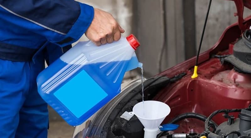 Hướng Dẫn Cách Pha Nước Rửa Kính Xe Ô Tô Đơn Giản 3 huong dan cach pha nuoc rua kinh xe o to don gian 2