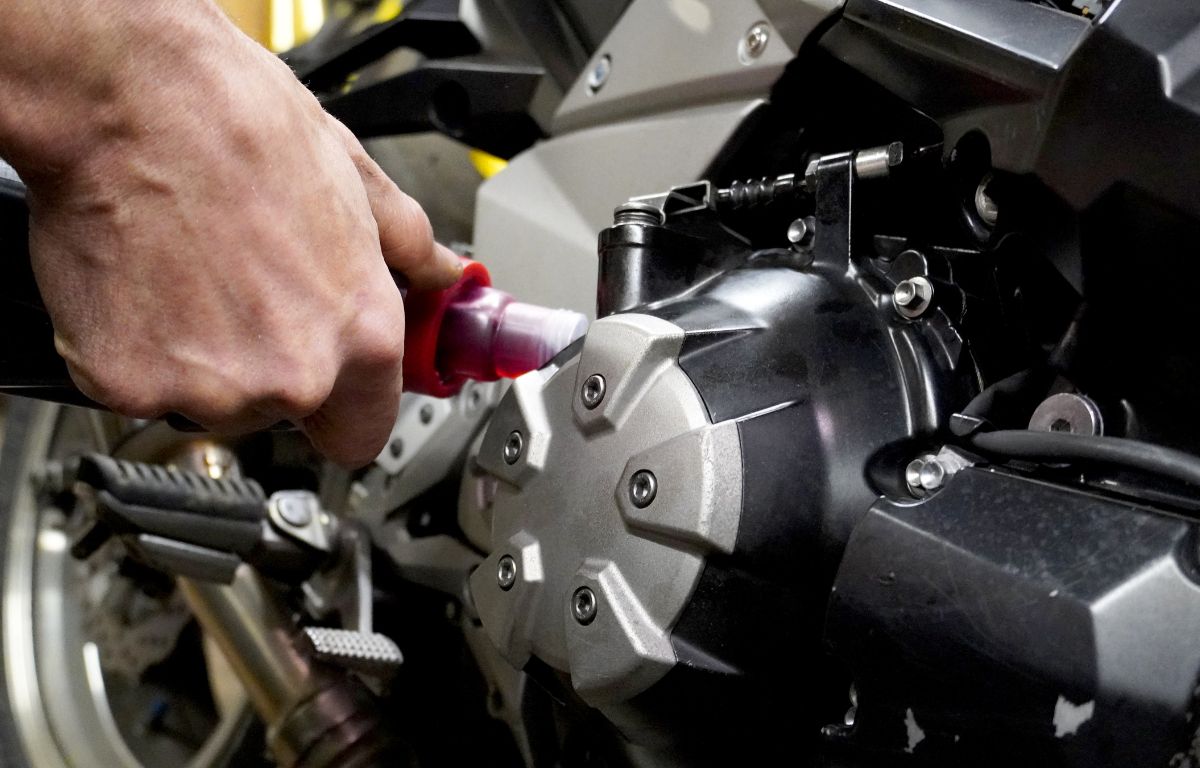 Nên Chọn Loại Dầu Nhớt Nào Cho Xe Của Bạn