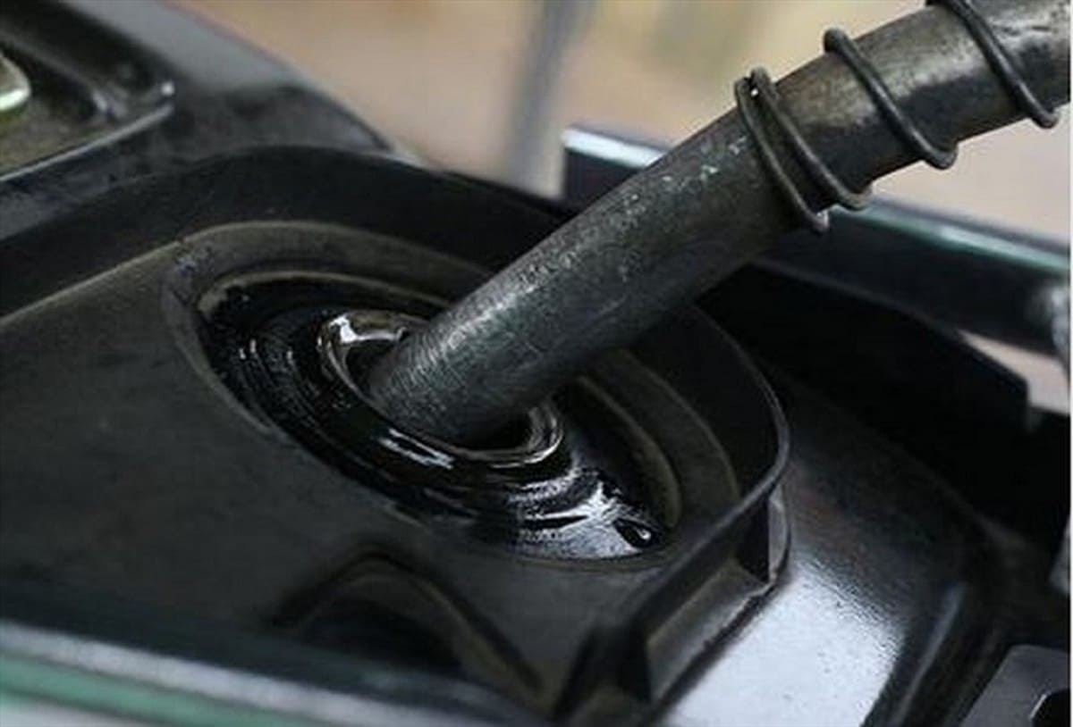 Xe Hao Xăng Bất Thường