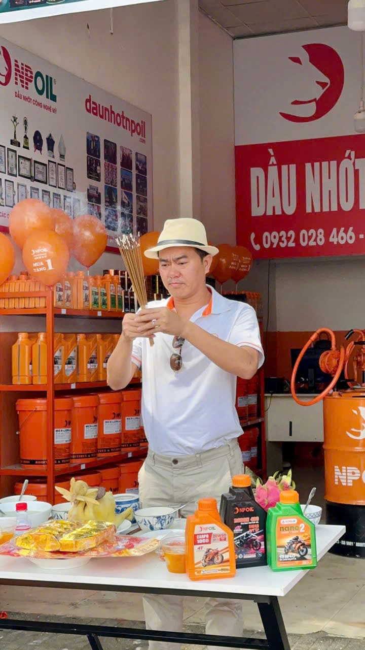 Ceo Phan Thảo Tại Buổi Khai Trương Cửa Hàng Dầu Nhớt Npoil Bình Tân
