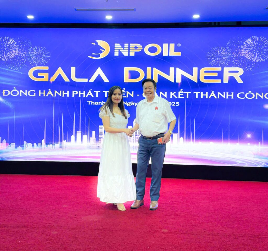 Gala Dinner NPOIL Miền Bắc 2025 4 Bà Phan Hiền Cùng Nhà Phân Phối Đại Hoàng Dương