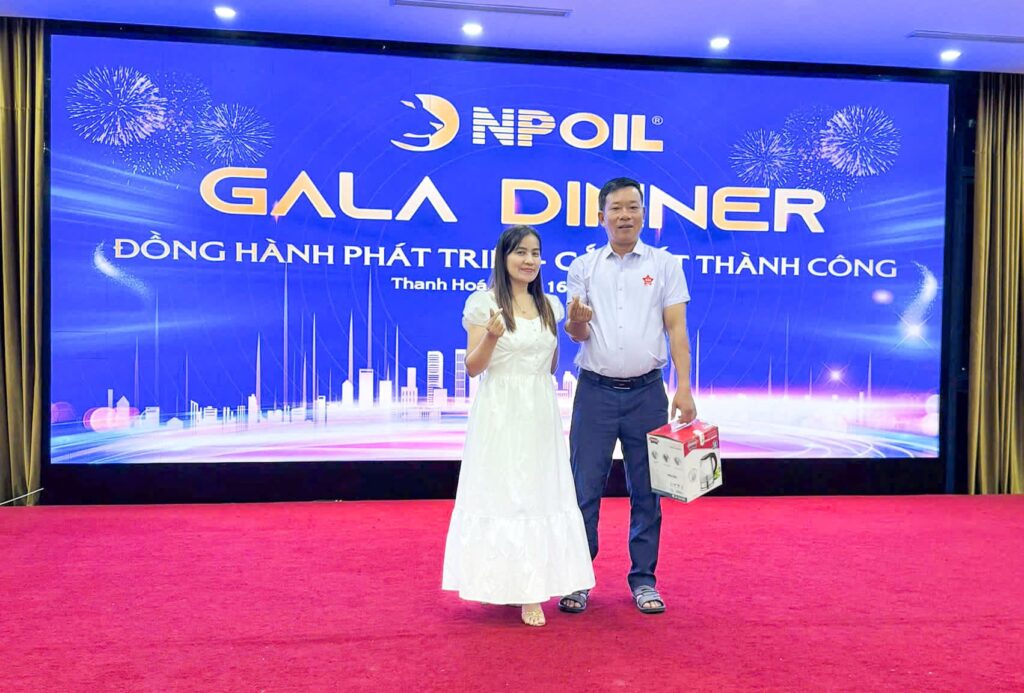 Gala Dinner NPOIL Miền Bắc 2025 13 Bà Phan Hiền Cùng Nhà Phân Phối Phương Bằng Quảng Bình