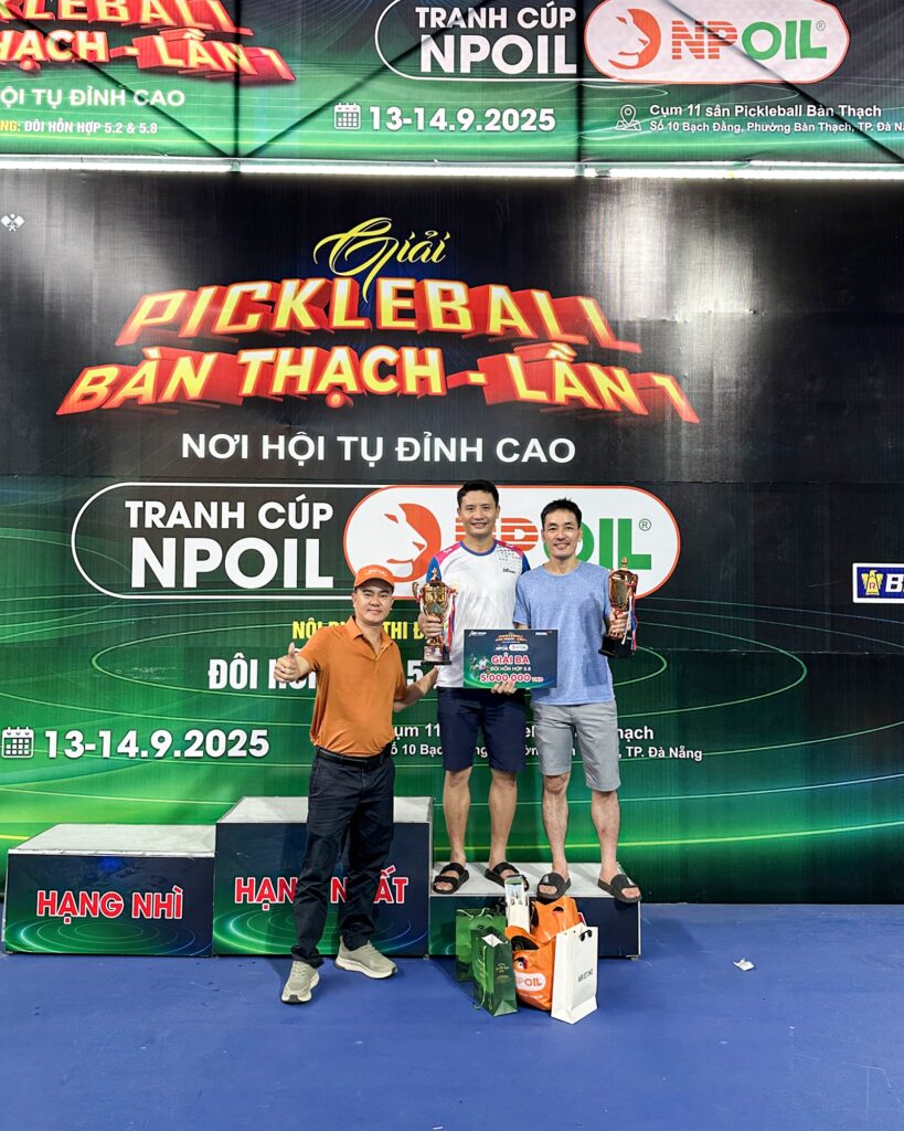 Ceo Phan Thảo Trao Giải Cho 2 Vận động Viên Hạng Nhì Tại Giải Pickleball Bàn Thạch Lần I 2025 – Đôi Hỗn Hợp 5.8