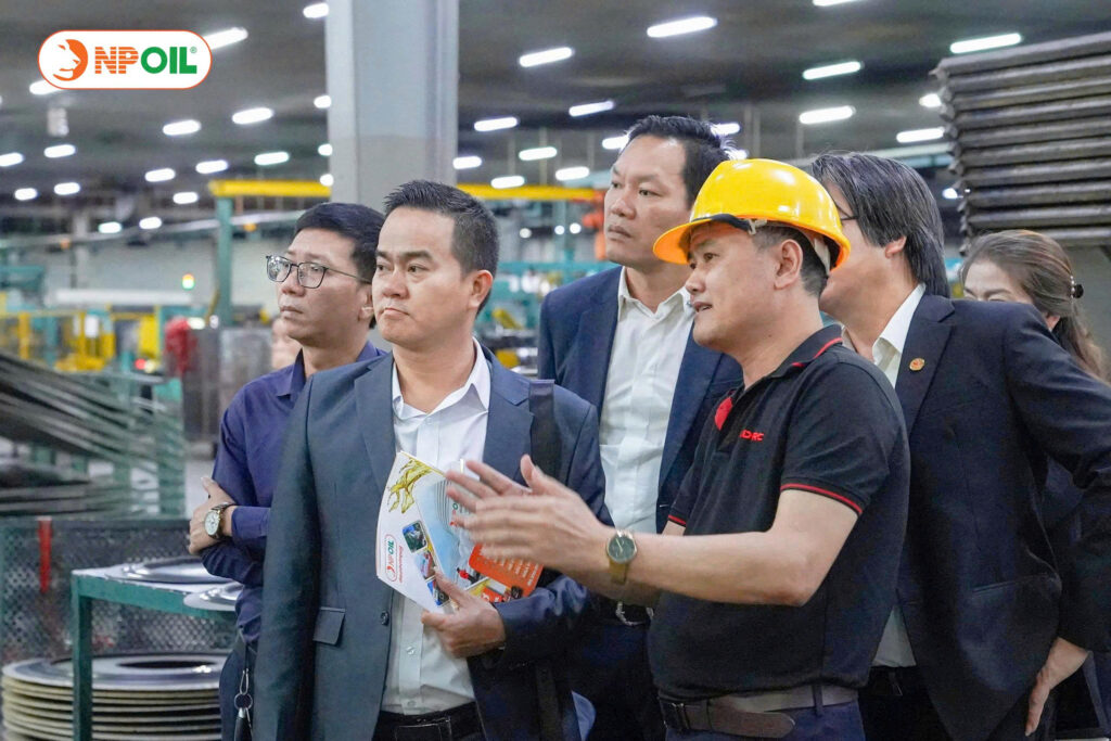 Dầu nhớt NPOIL đồng hành cùng CLB Sao Vàng Đất Việt thúc đẩy “Hợp tác nội khối – Lan tỏa giá trị doanh nghiệp Việt” 3 Ceo Phan Thảo Tham Quan Nhà Máy