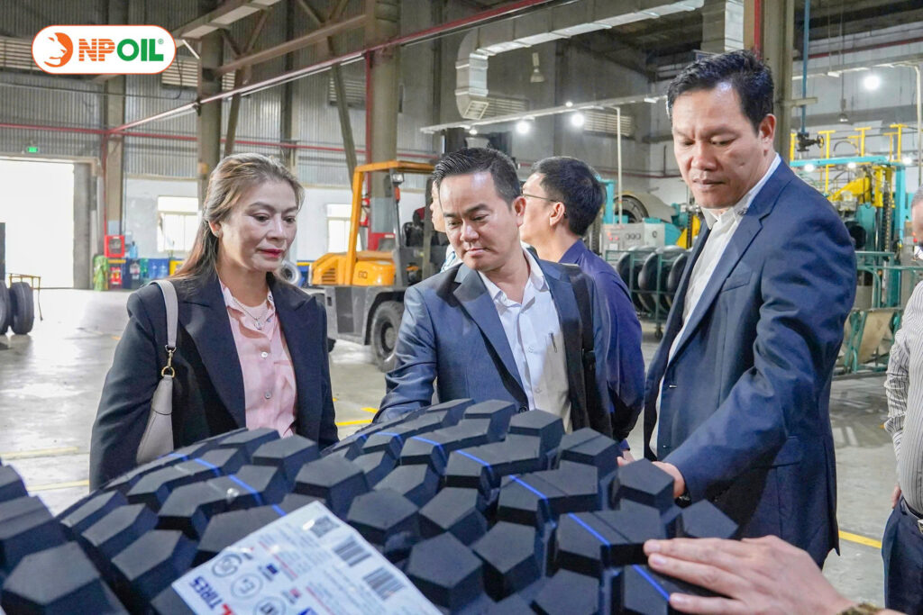 Dầu nhớt NPOIL đồng hành cùng CLB Sao Vàng Đất Việt thúc đẩy “Hợp tác nội khối – Lan tỏa giá trị doanh nghiệp Việt” 4 Ceo Phan Thảo Tham Quan Nhà Máy Lốp Drc