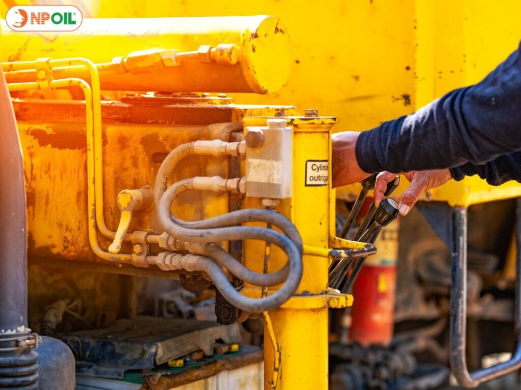 Dầu thủy lực là gì? Toàn bộ kiến thức giúp bạn hiểu rõ chỉ trong 10 phút 1 Dầu Thủy Lực Là Gì