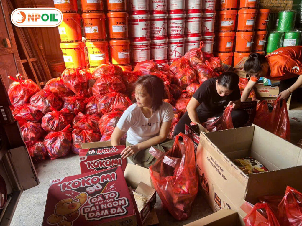 TEAM NPOIL CHUNG TAY HƯỚNG VỀ VÙNG LŨ HỖ TRỢ BÀ CON THÁI NGUYÊN 5 Team Npoil Chung Tay HƯỚng VỀ VÙng LŨ HỖ TrỢ BÀ Con ThÁi NguyÊn 2