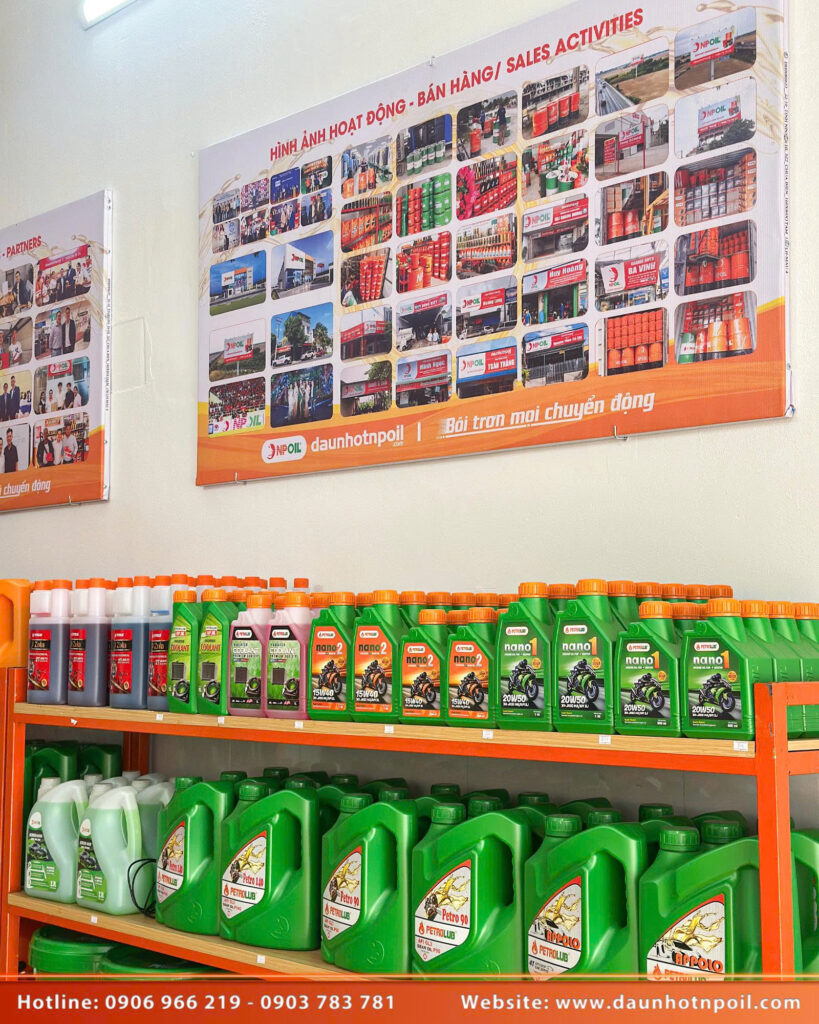 Sản Phẩm Trưng Bày Tại Cửa Hàng Dầu Nhớt Npoil Cà Mau 3