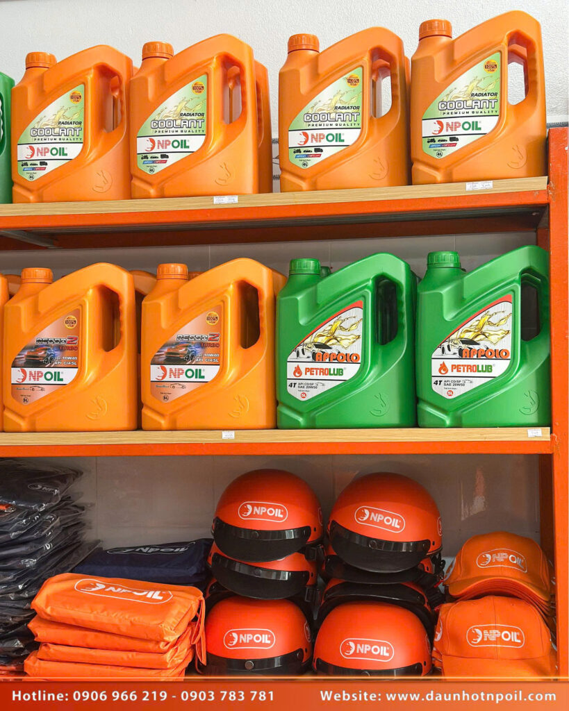 Sản Phẩm Trưng Bày Tại Cửa Hàng Dầu Nhớt Npoil Cà Mau