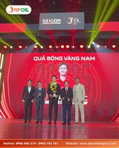 Hoàng Đức Nhận Giải Quả Bóng Vàng Nam