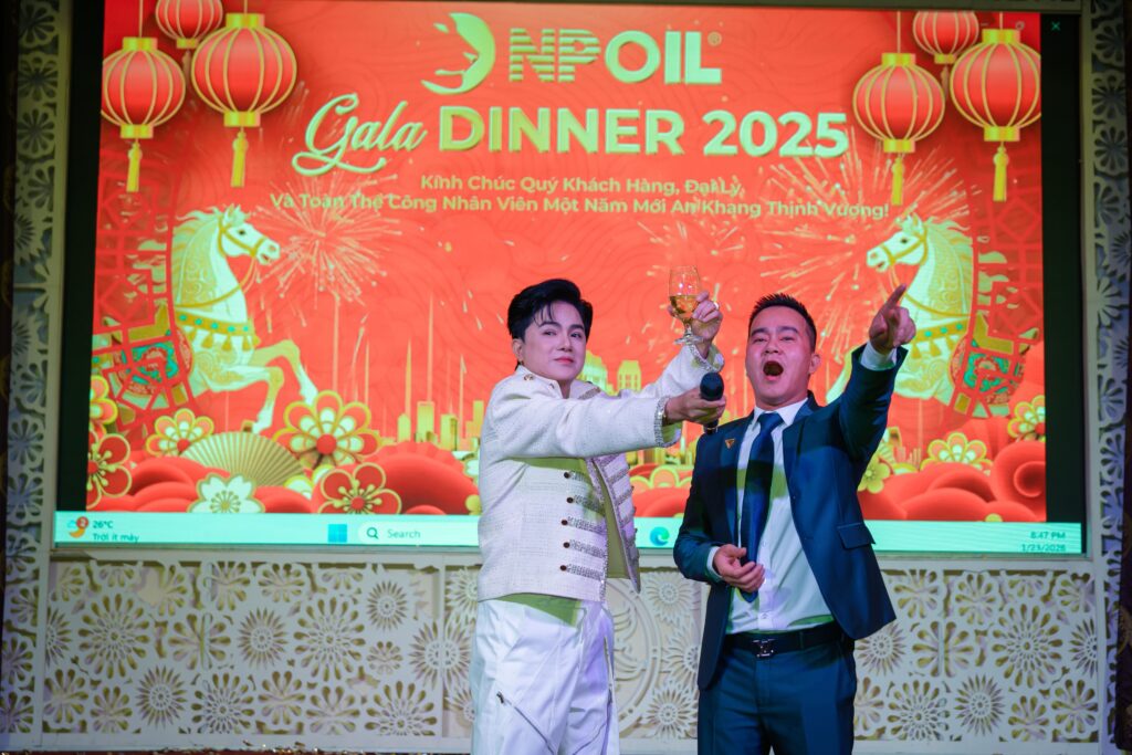 Ceo Phan Thảo Song Ca Cùng Ca Sĩ Khưu Huy Vũ