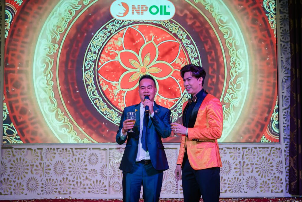 Ceo Phan Thảo Giao Lưu Cùng Ca Sĩ Hồ Việt Trung