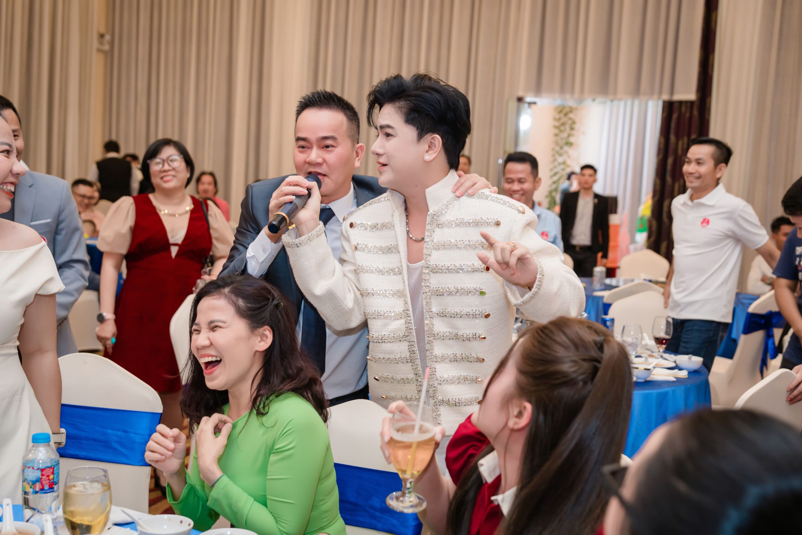 Ca Sĩ Khưu Huy Vũ Giao Lưu Cùng Các Khách Mời Tại Gala Dinner Npoil 2025