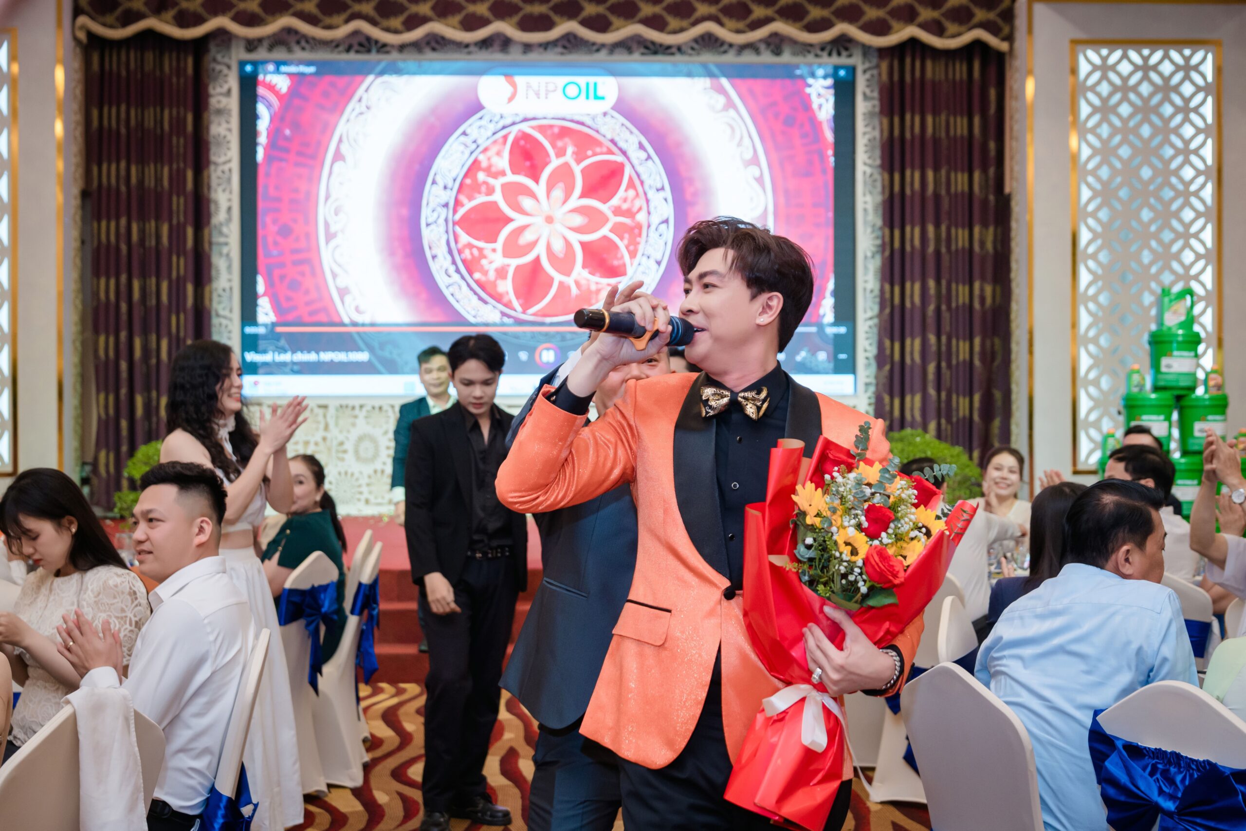 Ca Sĩ Hồ Việt Trung Tại Gala Dinner Npoil 2025