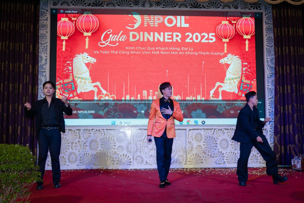 Ca Sĩ Hồ Việt Trung Tham Gia Gala Dinner Npoil 2025