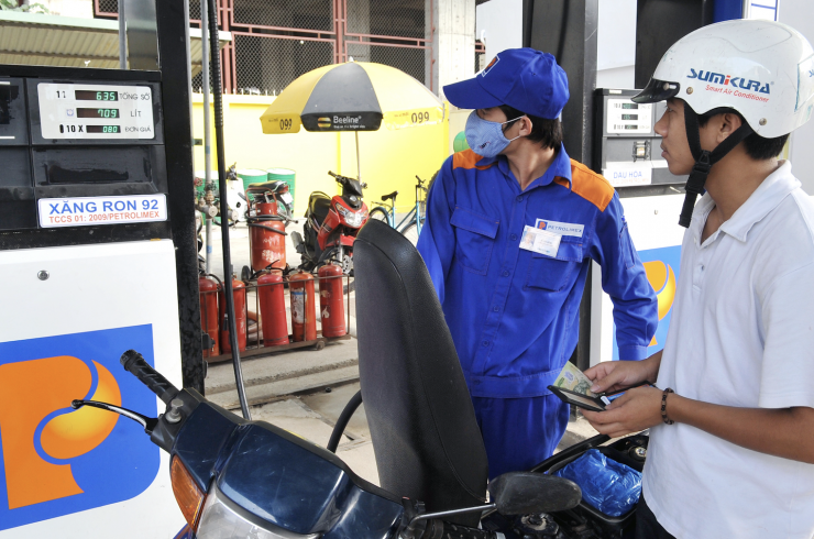 Giá xăng dầu hôm nay 10/3: Giá dầu thế giới lao dốc sau cú tăng sốc, áp lực lên xăng dầu trong nước tạm hạ nhiệt 2 Giá xăng trong nước vẫn tăng mạnh