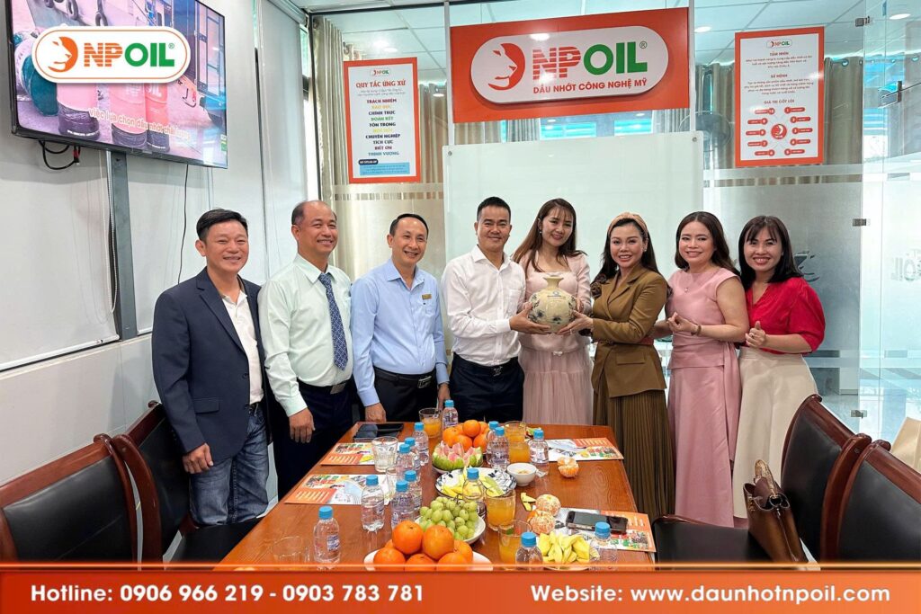 HỘi Doanh NhÂn SÀi GÒn GhÉ ThĂm & LÀm ViỆc TẠi VĂn PhÒng Npoil HỒ ChÍ Minh (8)