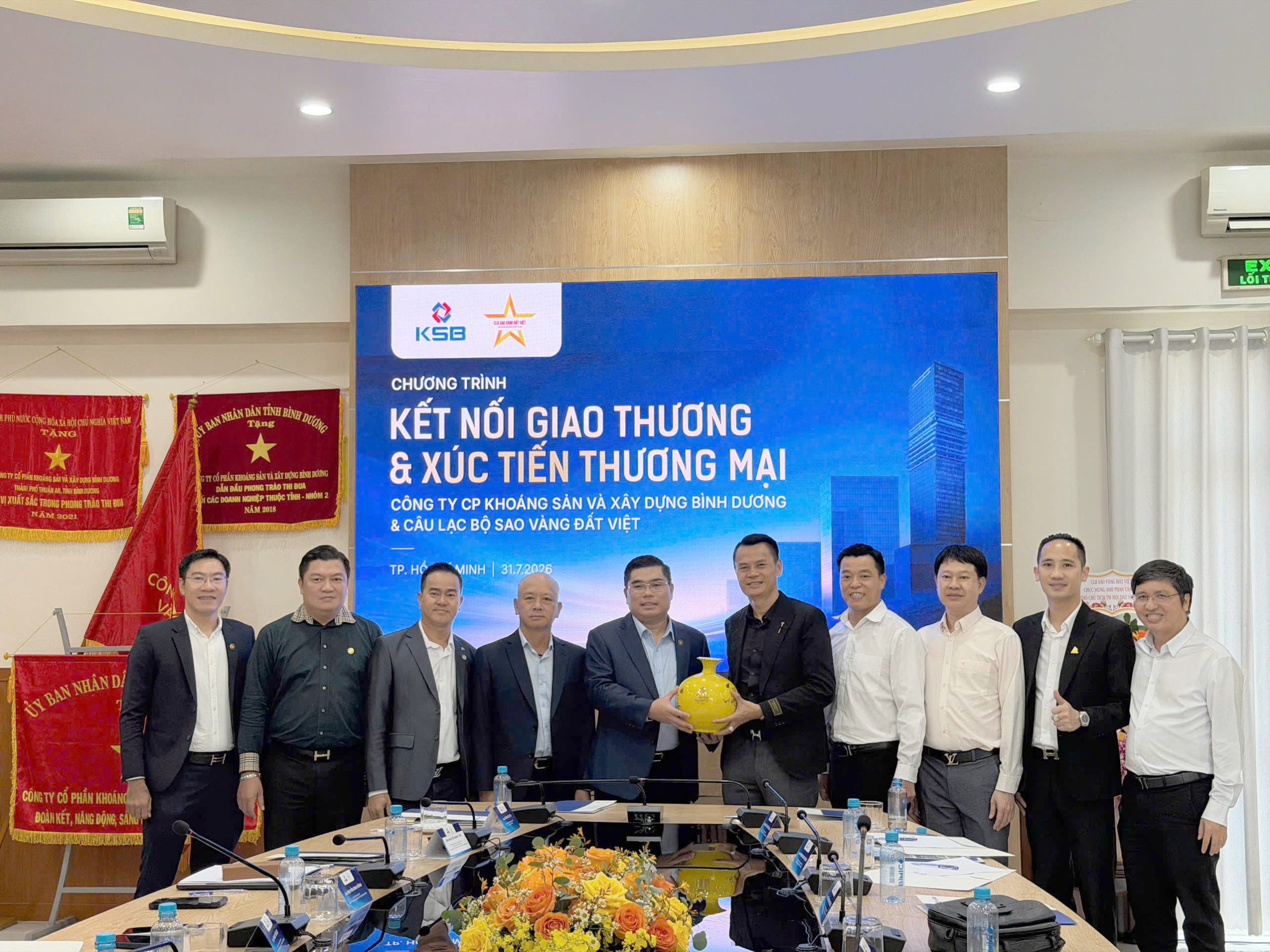 NPOIL tham gia chuong trinh ket noi giao thuong xuc tien thuong mai va dau tu scaled